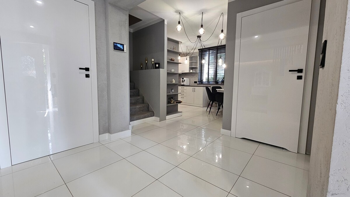 Elbląg BIURO NIERUCHOMOŚCISZULC& SZULCDom - Jantar ul. GdańskaPowierzchnia domu: 200 m2Powierzchnia działki: 800