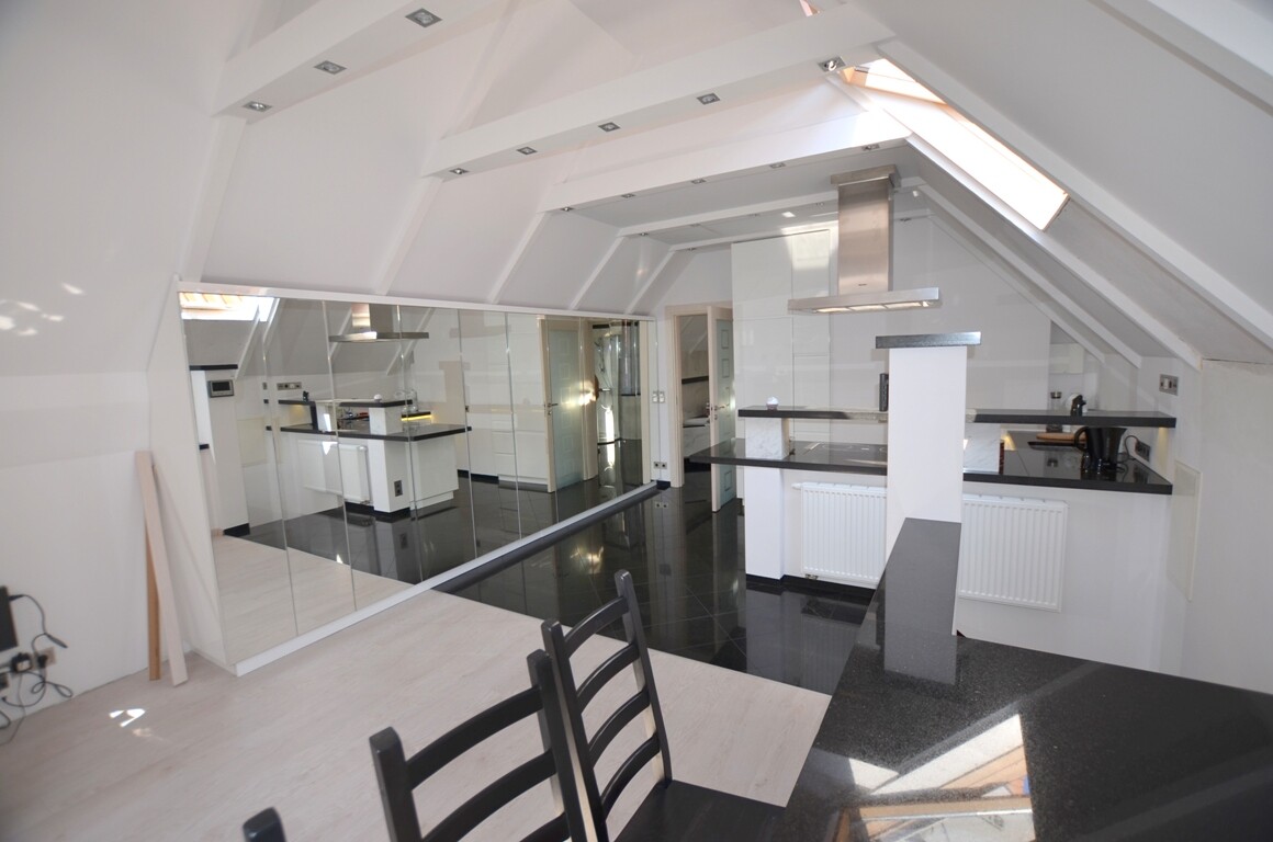 Elbląg 💎 Wynajmę Ekskluzywne Studio-Loft na Starówce (55 m²) + Balkon – Pełne Wyposażenie i