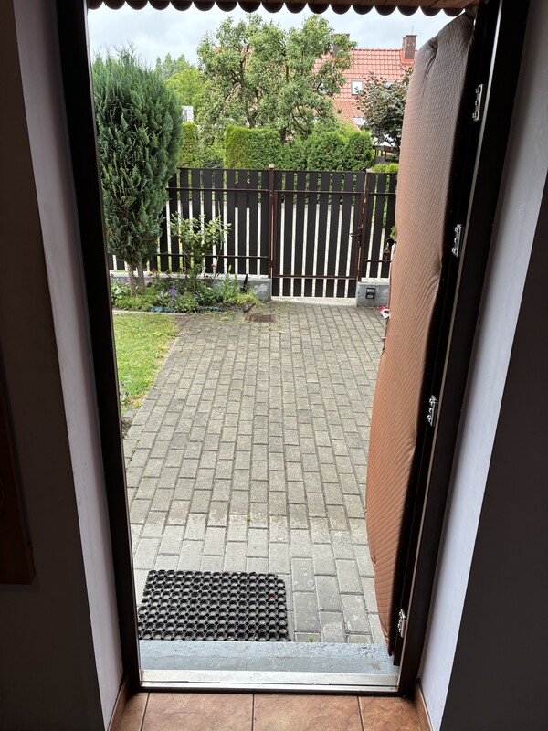 Elbląg 🏡 Wynajmę kawalerkę w domu jednorodzinnym – w pełni umeblowana, bez dodatkowych opłat!Gotowa do