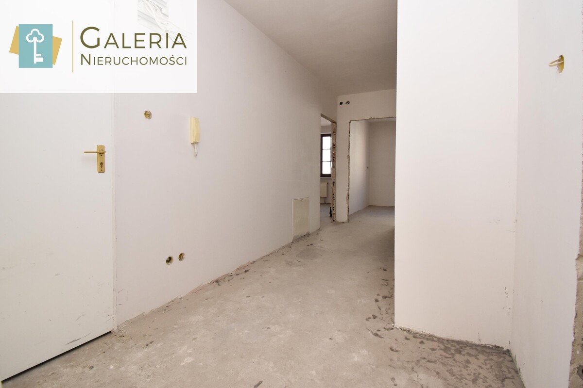 Elbląg GALERIA NIERUCHOMOŚCIZ pasji i miłości do nieruchomościNa sprzedaż: Trzy pokoje z balkonem w samym sercu