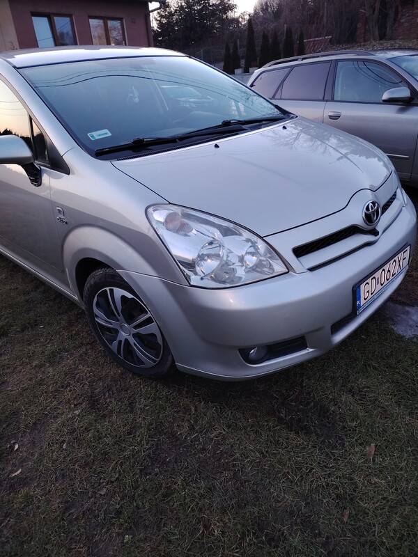 Elbląg Na sprzedaz Toyota Corolla Verso 7 osobowa z niezawodnym silnikiem 2.0 D4D diesel.
Auto przestronne, wygodne i