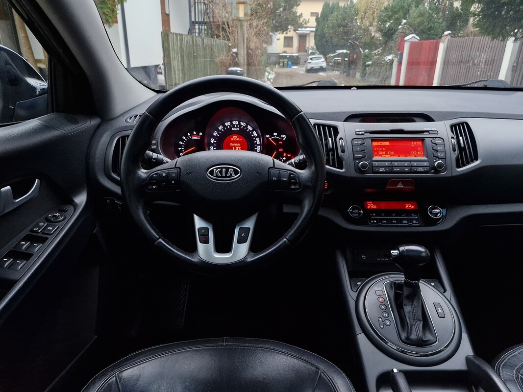 Elbląg Kia Sportage2.0 DieselKlimatronikAutomatyczna Skrzynia BiegówSkórzana tapicerkaNAPĘD 4 x 4Kamera CofaniaŚwiatła