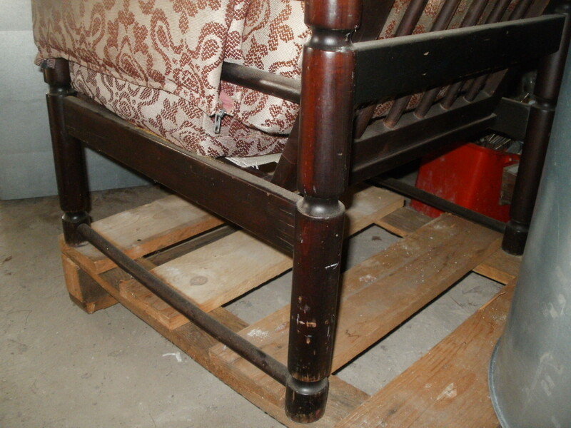 Elbląg 2 fotele PRL Zenona Bączyka / nie Chierowskiego / po 110 zł do renowacji. Wymieniono pasy na nowe. Konstrukcja