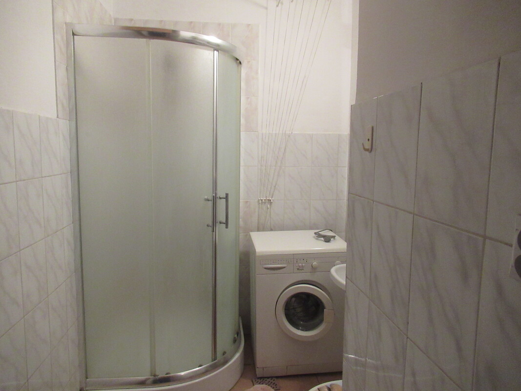 Elbląg Wynajmę duże mieszkanie 1 pokojowe o metrażu 35m2.Cena łącznie z opłatami / czynsz, gaz, woda, centralne