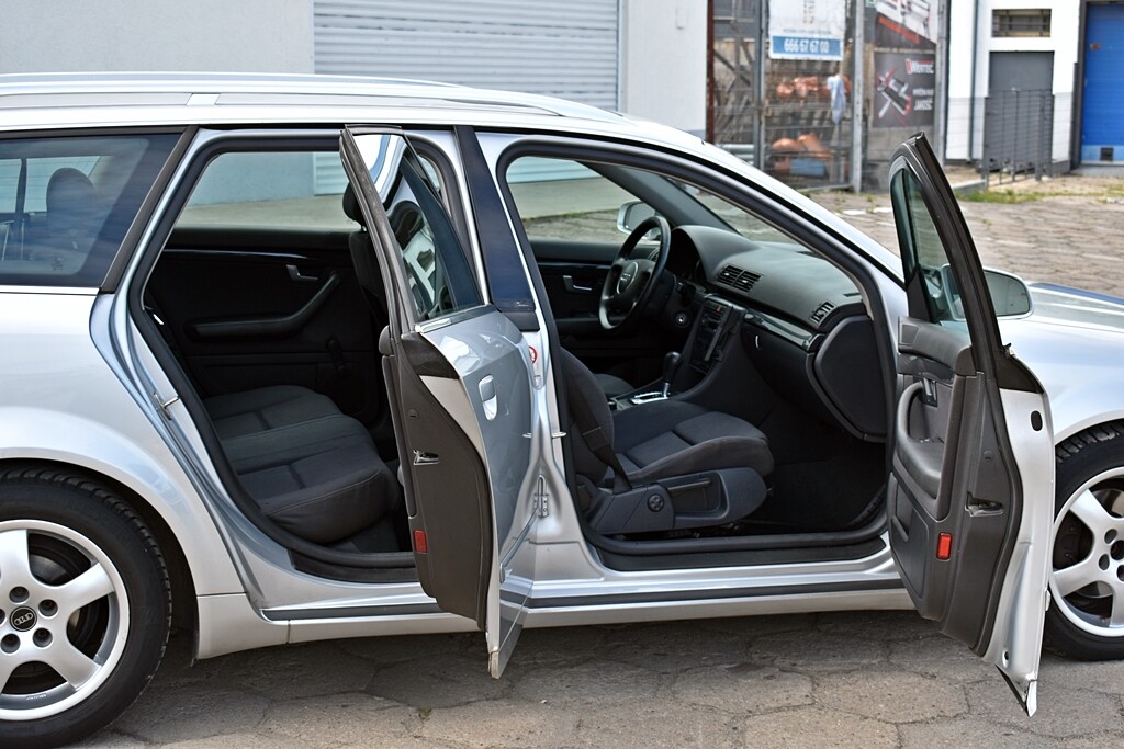 Elbląg AUDI A4 B6 AVANT2004 ROK, 2.0 benzynaAUTOMATAuto zadbane, bez oznak korozjiBogate wyposażenieDodatkowy kpl.