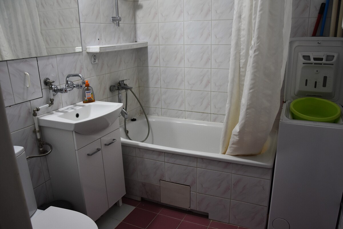 Elbląg ATUT NIERUCHOMOŚCI POLECA:Trzy pokojowe mieszkanie w bloku na wysokim parterze, idealne dla osób starszych,