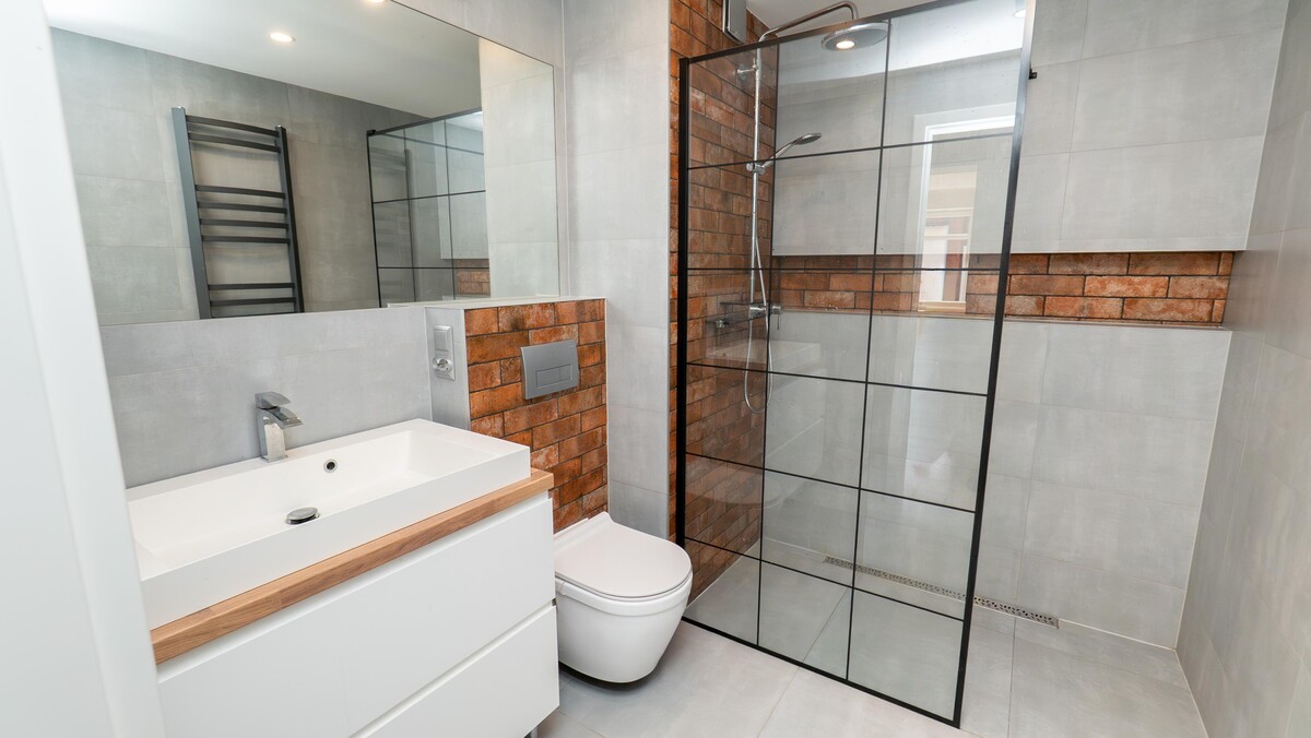 Elbląg TO MY SPRZEDAJEMYNIERUCHOMOŚCI W TYM MIEŚCIEBIURO NIERUCHOMOŚCIAMERICAN HOMEWYNAJMĘ - 3 POKOJE - STARY