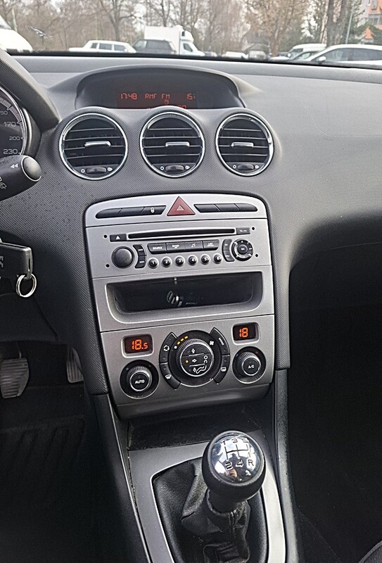 Elbląg Peugeot 3081.6 BenzynaM - 2011 r1.6 Benzynaprzebieg - 156 tyś. kmPo dużym serwisie
