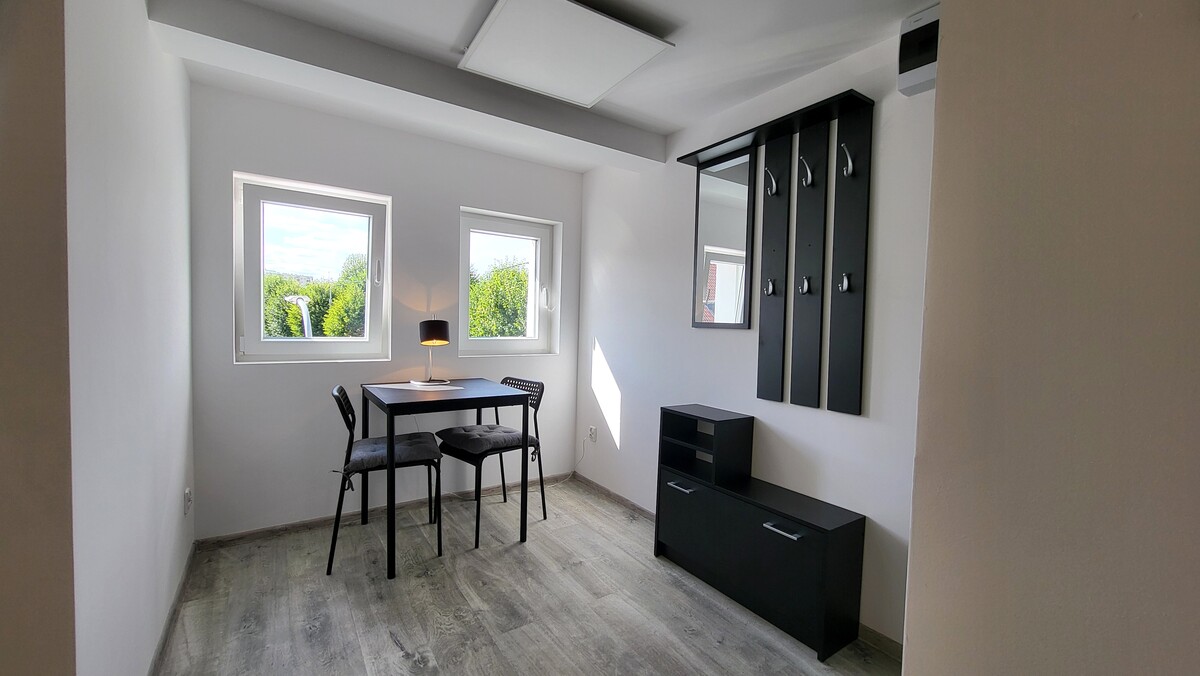 Elbląg KWADRAT NIERUCHOMOŚCIkawalerka z garderobąpo generalnym remonciekamienica w trakcie termomodernizacjiniskie