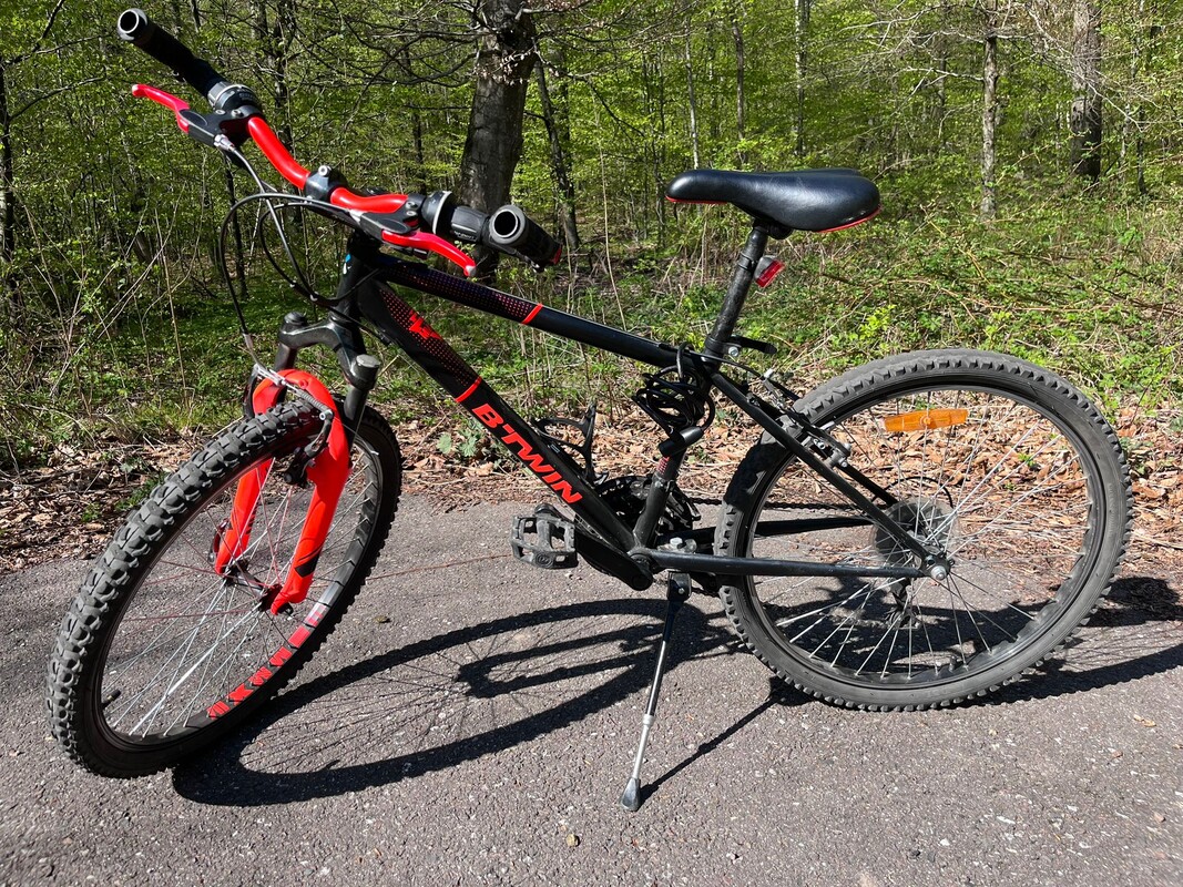 Elbląg Sprzedam rower górski firmy B-twin 500,26 cali, ,rozm ramy M, aluminium, opony terenowe, obrotowa manetka do