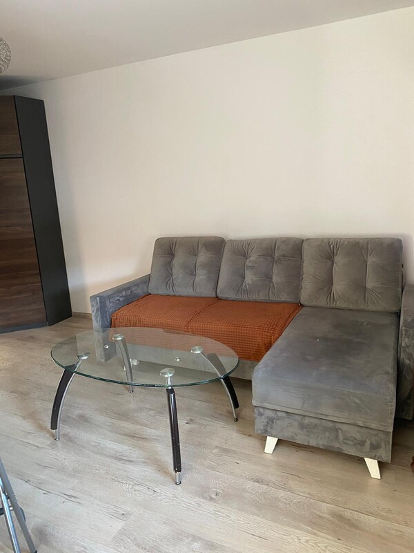 Elbląg Wynajmę kawalerkę w pełni wyposażoną na ul. Lubranieckiej. Wynajem 1350 plus opłaty 500 zł.