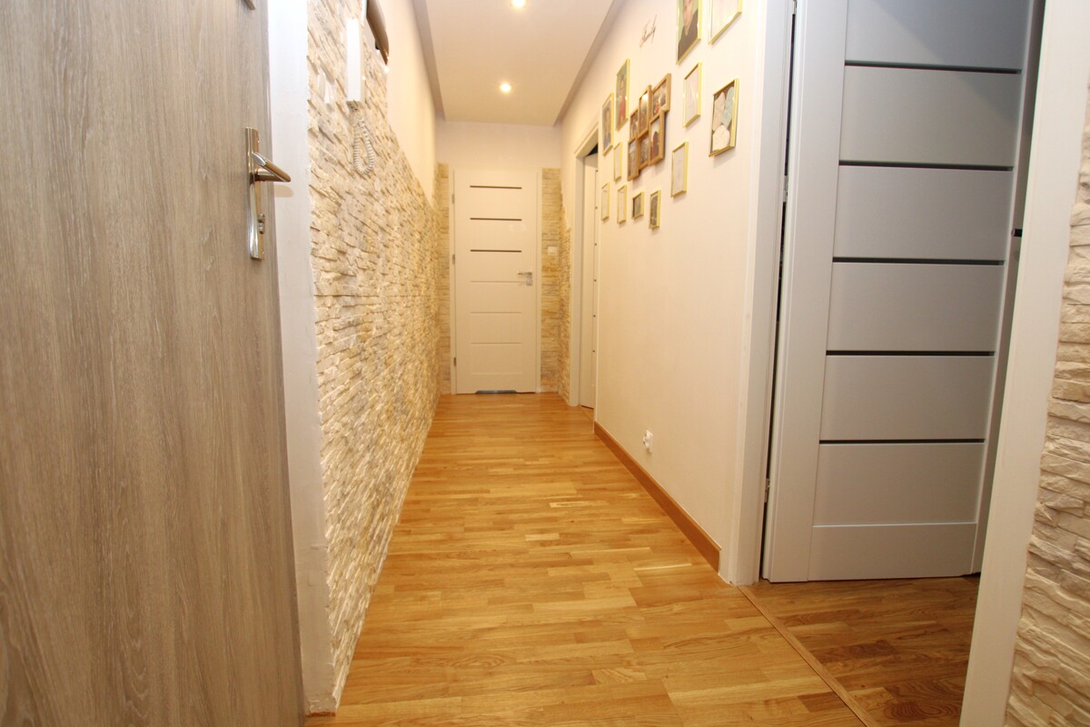 Elbląg NIERUCHOMOŚCI ANNA KRASZEWSKA 3-pokojowe mieszkanie po generalnym remoncie ul. Słoneczna