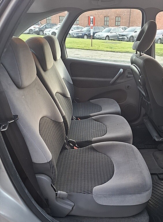 Elbląg CITROEN XSARA Picasso1.6 Benzyna2010 rokNAJBOGATSZE WYPOSAŻENIEKlimatyzacja MROZIOpłaty na Rok---
