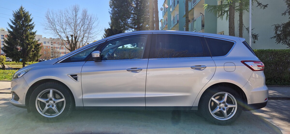 Elbląg SPRZEDAM FORD S-MAXRok produkcji: 2016Przebieg: 218 tys. Silnik: 2.0 150KM DieselSkrzynia biegów:
