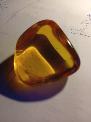 Elbląg sprzedam piękną  bryłkę bursztynu  bałtyckiego 18gram wyszlifowaną
