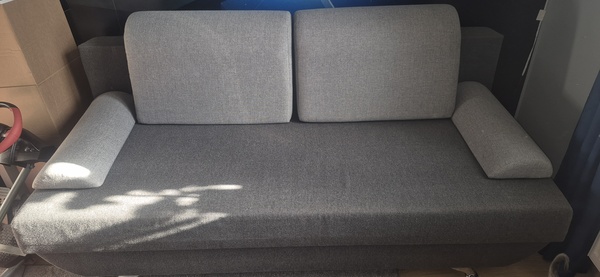 Elbląg Sofa rozkładana. Stan bardzo dobry. Kolor szary. Duza skrzynia na pościel. Powierzchnia spania 150x190.Wymiary