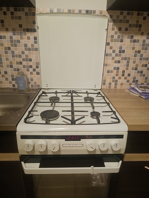 Elbląg Sprzedam sprawną kuchenkę gazowo-elektryczną.
