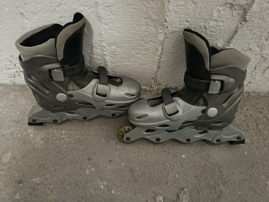 Elbląg Sprzedam rolki w rozmiarze 39 do 42 w dobrym stanie. 
Kontakt tylko telefoniczny. Nie odpowiadam na żadne