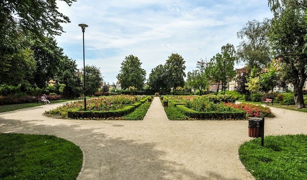 Elbląg DOM NIERUCHOMOŚCIOFERUJEMY NA SPRZEDAŻMIESZKANIE 1&nbsp; POKOJOWEPow. &nbsp; 28 m2Bezpośrednio Przy Parku