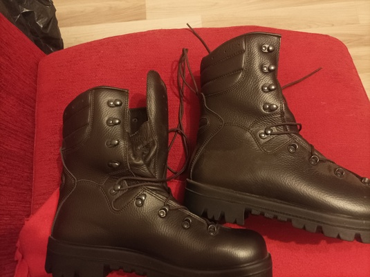 Elbląg Witam. Mam na sprzedaż buty wojskowe ( brązowe) nowe 933A/ MON. Rozmiar 28,5.