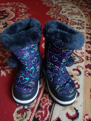 Elbląg Sprzedam buciki na zimę. Granatowe są w dobrym stanie. Buciki z Elzą mają wyraźniejsze ślady użytkowania i