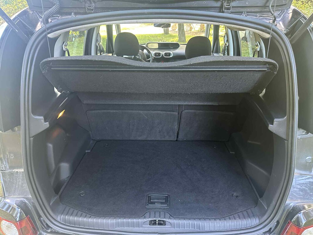 Elbląg SPRZEDAM 7500 PLN
Na sprzedaż Citroën C3 Picasso z 2009 roku, wyposażony w oszczędny silnik diesla.