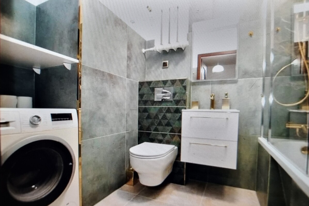 Elbląg Mieszkanie do wynajęcia od zaraz Nad Jarem 48 m2 2 pokoje kuchnia łazienka. Koszt to 1700 zl + 800 czynsz.