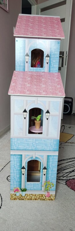 Elbląg Domek dla lalek dużyWymiary 130,51 x 32,99 x 129,49 cm, dużo mebeli oryginalnych w zestawie. na terenie