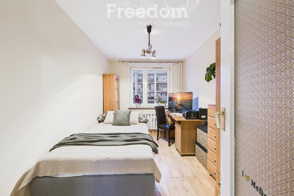 Elbląg FREEDOM NIERUCHOMOŚCISprzedam mieszkanie - Elbląg, Fromborska. Na sprzedaż ustawne mieszkanie 3-pokojowe o