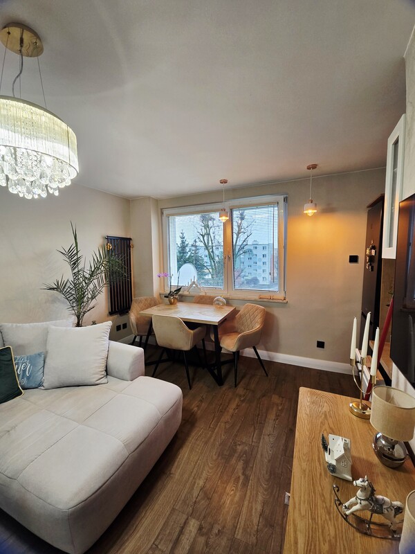 Elbląg Na sprzedaż ustawne 2-pokojowe mieszkanie, w centrum miasta. Mieszkanie usytuowane jest przy ulicy