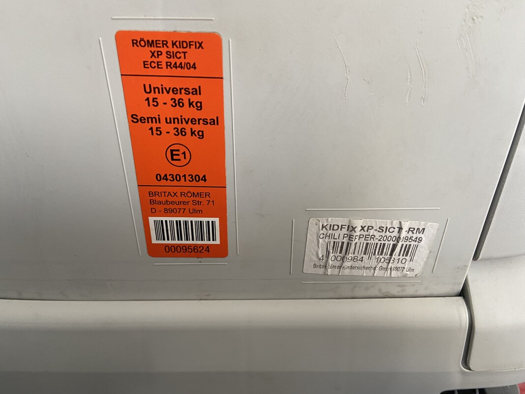 Elbląg Fotelik samochodowy Britax Romer, przeznaczony dla dzieci w przedziale wagowym 15-36 kg,
Fotelik jest