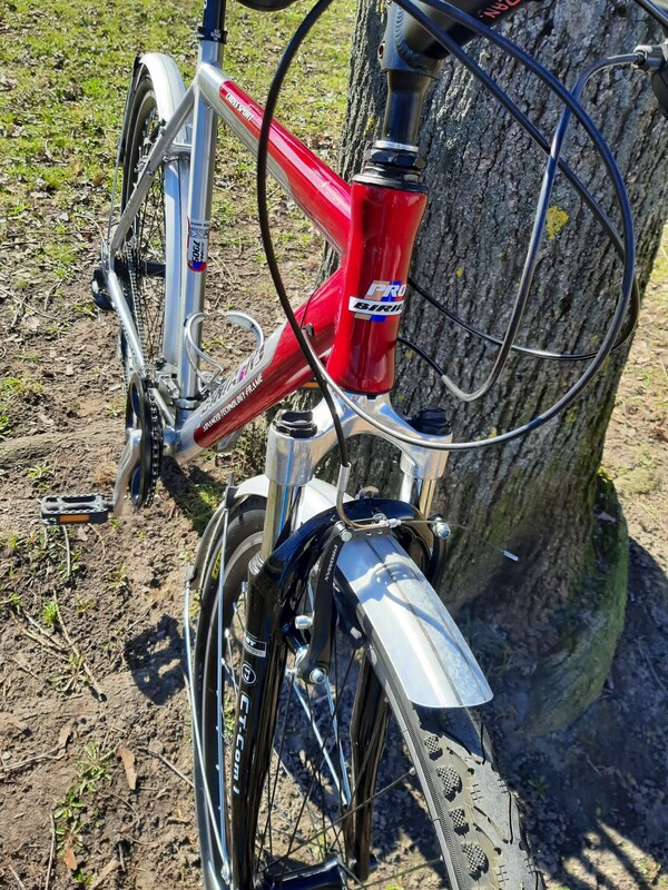 Elbląg Rower BIRIA PRO RS CROSSOWY - GRAVEL koła 28 cali dla osoby 175-185 cm.
Rower wyposażony w przedni amortyzator