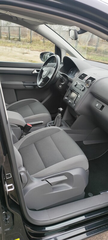 Elbląg Volkswagen Touran 1.6TDI 105km 2011r. - minivan 5-osobowy, bardzo funkcjonalny i wygodny.