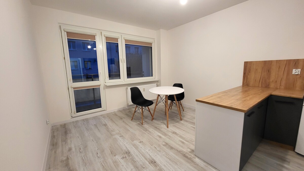 Elbląg KWADRAT NIERUCHOMOŚCI3 pokojeparterbalkonpo generalnym remoncieblok - media z miasta