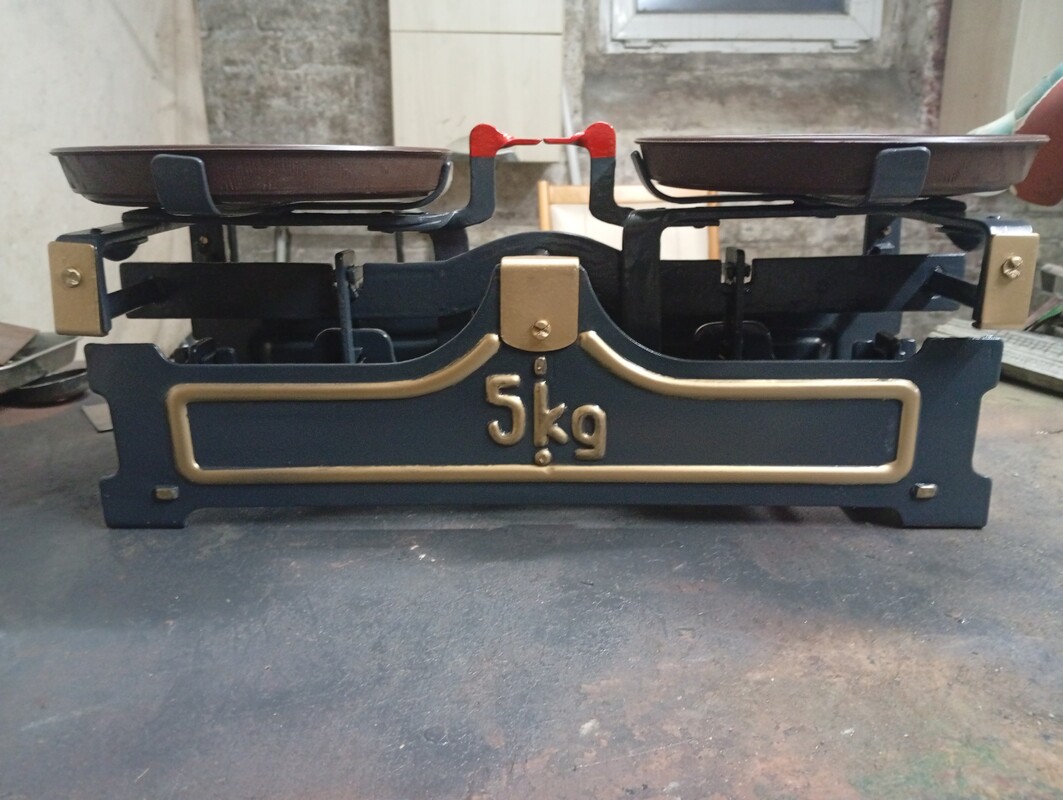 Elbląg OKAZJA! Sprzedam 2 wagi szalkowe zabytek PRL po całkowitej renowacji sprawna atrakcyjny wygląd szalki