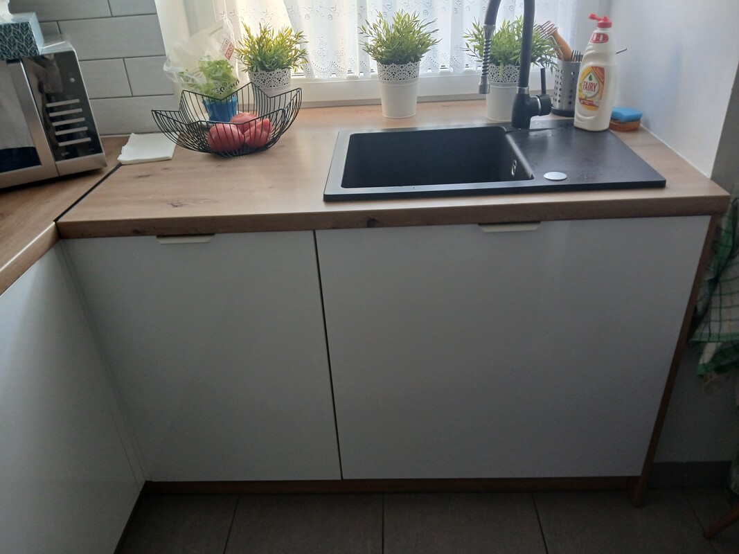 Elbląg Sprzedam kuchnie w zabudowie wraz ze sprzetem AGD. Meble zakładane 2 lata temu. Fronty akrylowe. Zamontowane