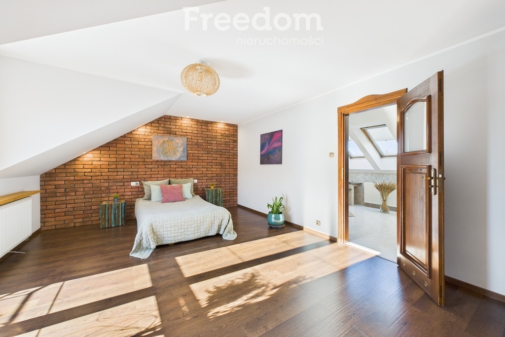 Elbląg FREEDOM NIERUCHOMOŚCISprzedam dom - Elbląg, Skierniewicka. Marzysz o życiu w spokojnej okolicy, ale z