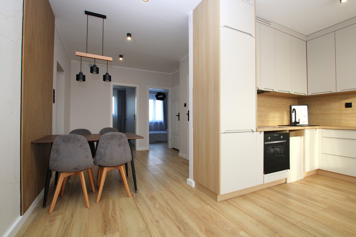 Elbląg NIERUCHOMOŚCI ANNA KRASZEWSKA 4-pokojowe mieszkanie o wysokim standardzie ul. Wybickiego **