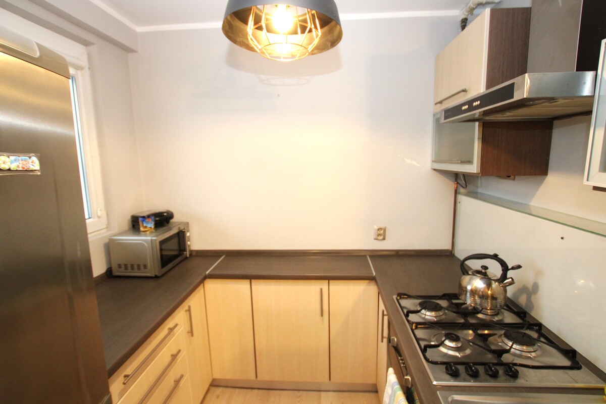 Elbląg NIERUCHOMOŚCI ANNA KRASZEWSKA Umeblowana kawalerka do wynajęcia w centrum miasta ul.12 Lutego