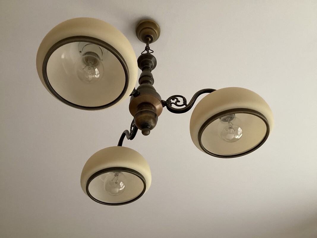 Elbląg Elegancki zestaw mebli do sypialni w klasycznym stylu firmy Taranko. Wykonany z wysokiej jakości drewna,