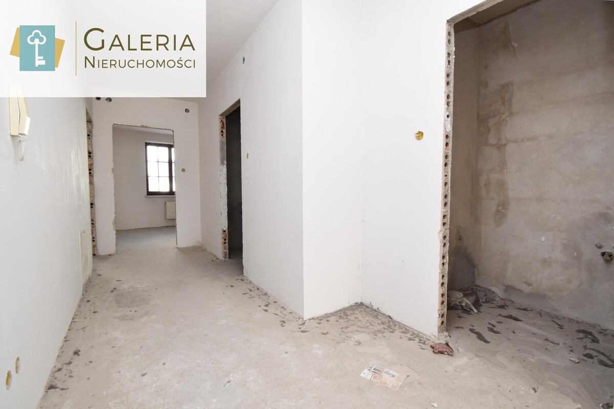 Elbląg GALERIA NIERUCHOMOŚCIZ pasji i miłości do nieruchomościNa sprzedaż: Trzy pokoje z balkonem w samym sercu