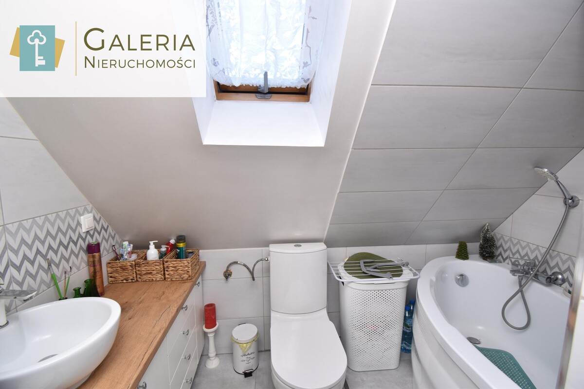 Elbląg GALERIA NIERUCHOMOŚCIZ pasji i miłości do nieruchomościNa sprzedaż: 3 pokoje, dwa garaże i prywatne
