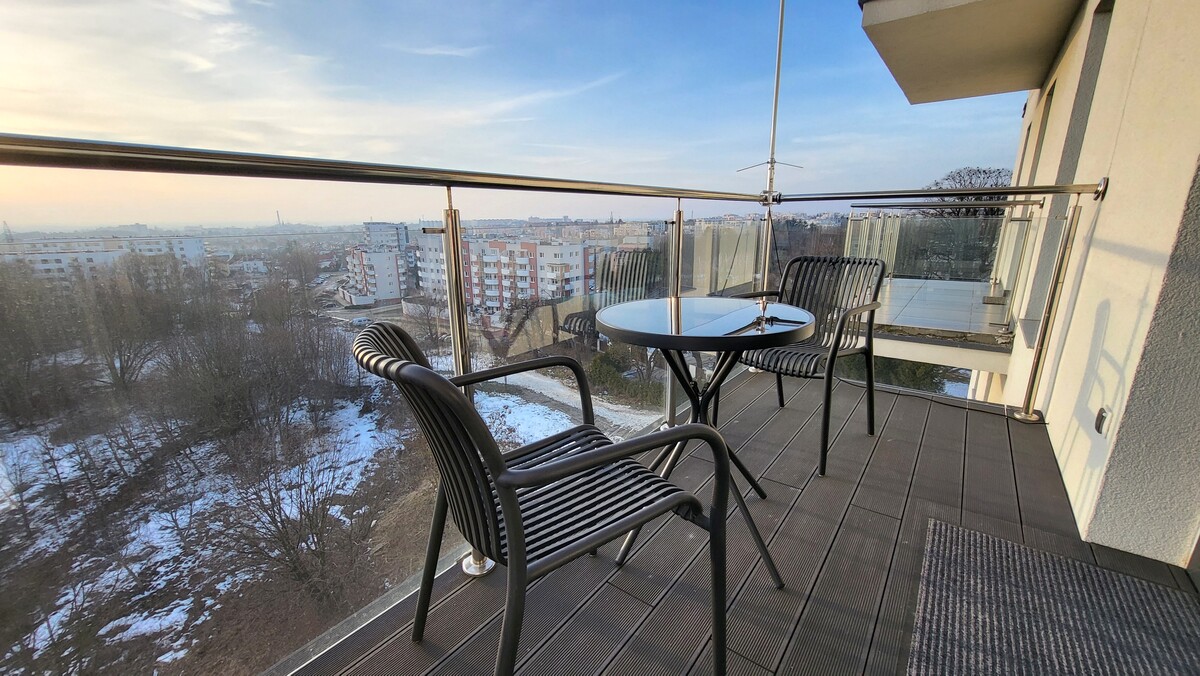 Elbląg KWADRAT NIERUCHOMOŚCI2 pokoje, wysoki standard wykończeniaKorona ElblągaVI piętro - windaduży balkon od