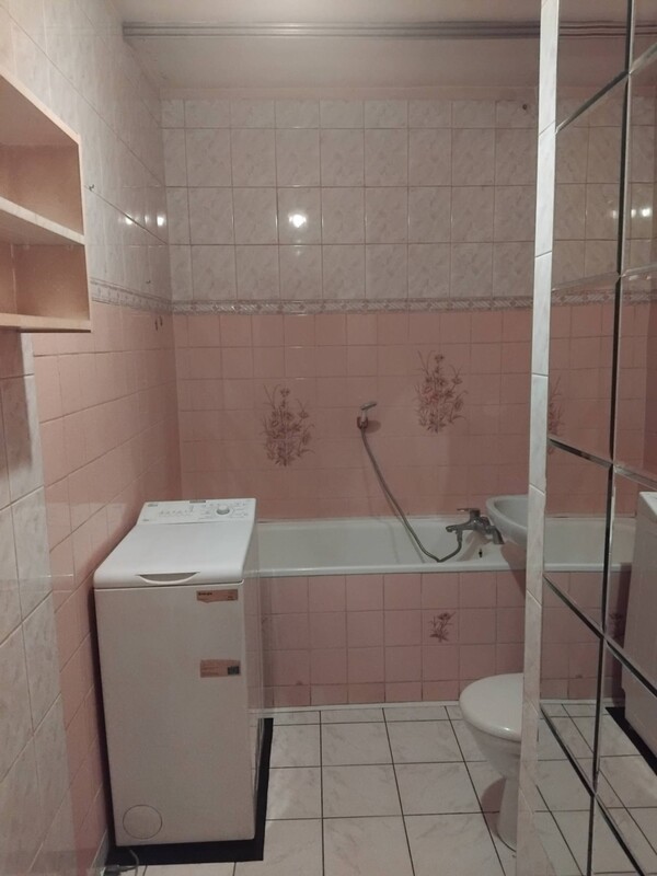 Elbląg Sprzedam Kawalerkę 34m2 z zabudowanym dużym balkonem. Okna PVC. Do lokalu przynależy piwnica