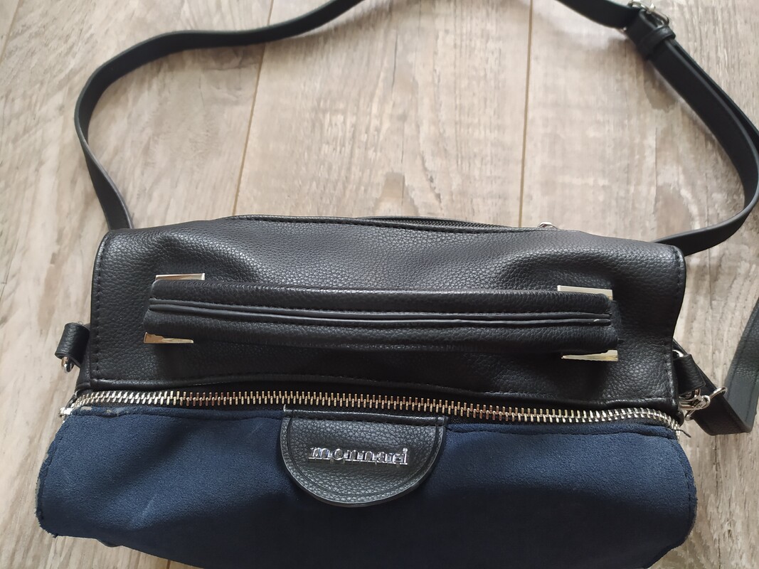 Elbląg 1.Torebka kopertówka NOWY z metką - 35 zł
2.Worek czarny NOWY - 40 ZŁ
3.Torebka Monnnari - 20zł
4.Srebrna