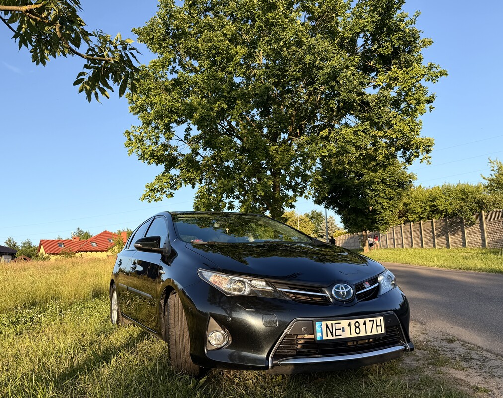 Elbląg Toyota Auris II - 1.8 Hybrid Hatchback - 136KMNajwyższa wersja wyposażenia - PrestigePrzebieg: 129tys