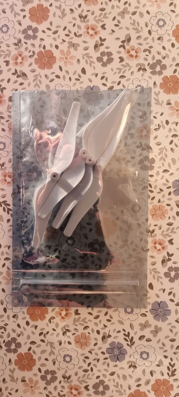 Elbląg Dron DJI Ryze Tello z czteroma oryginalnymi bateriami, Wi-Fi reapeterem Xiaomi (do wydłużenia zasięgu), twardym