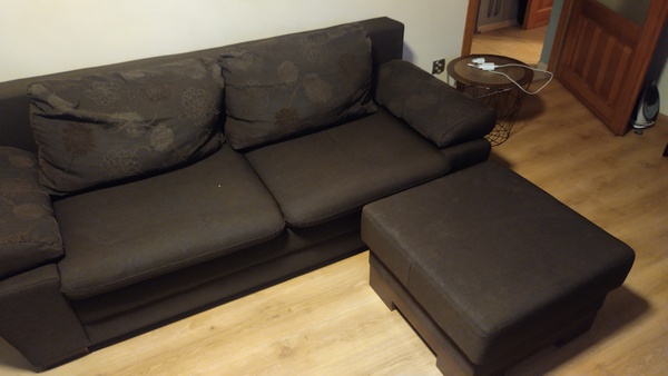 Elbląg Witam, oddam za darmo kanapę rozkładaną wraz z pufą. Może się komuś przyda na działkę itp. w dwóch miejscach