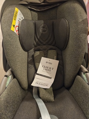 Elbląg Sprzedam nosidełko z obrotowa baza cybex cloudT i-Size z wkładką dla niemowląt, i wkładką regulująca ciepło,