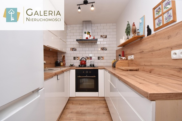 Elbląg GALERIA NIERUCHOMOŚCIZ pasji i miłości do nieruchomościNa sprzedaż: 3 pokoje, dwa garaże i prywatne